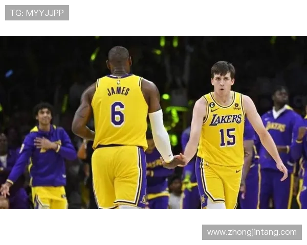 里弗斯因腿筋伤势调整战术体系球队将以加里为核心展开新攻防布局 里弗斯因腿筋伤势调整战术体系球队将以加里为核心展开新攻防布局